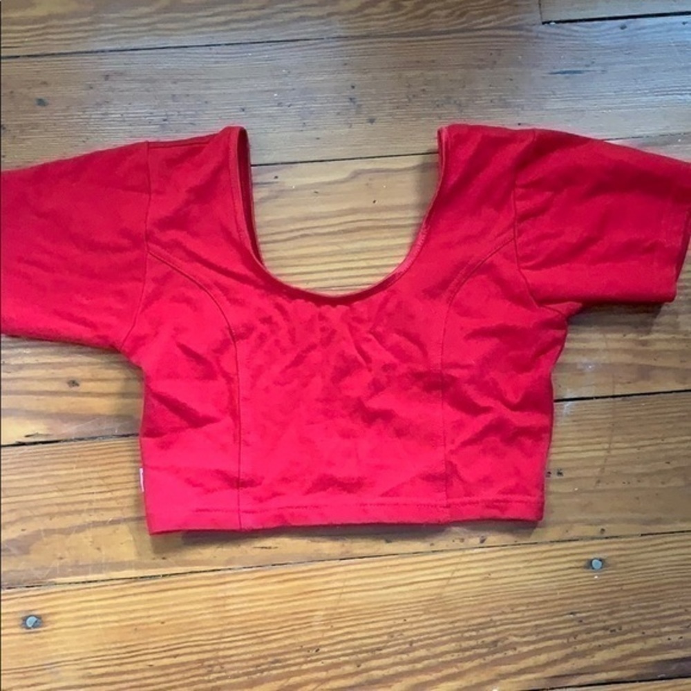 red crop top - Picture 2 of 2